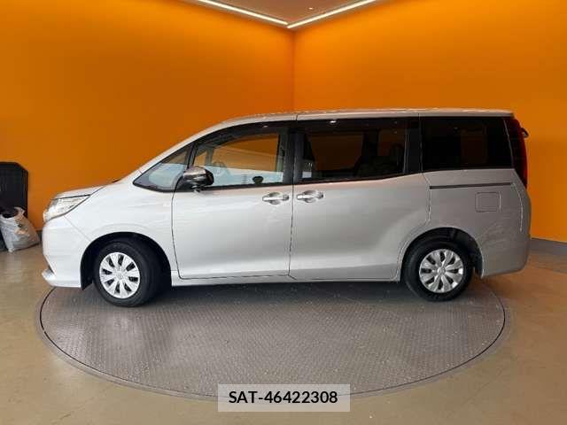 Toyota NOAH 2015-06 8367726-13