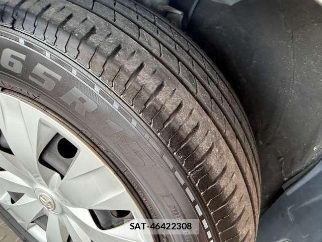 Toyota NOAH 2015-06 8367726-14