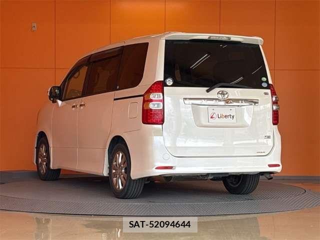 Toyota NOAH 2012-05 8367725-10