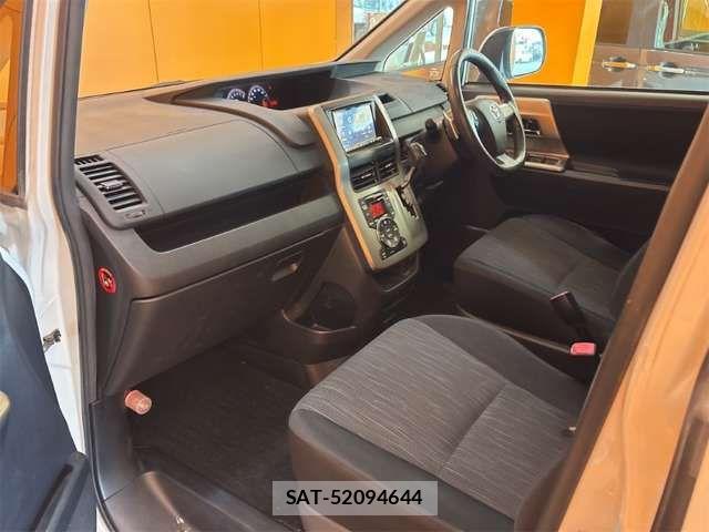 Toyota NOAH 2012-05 8367725-15