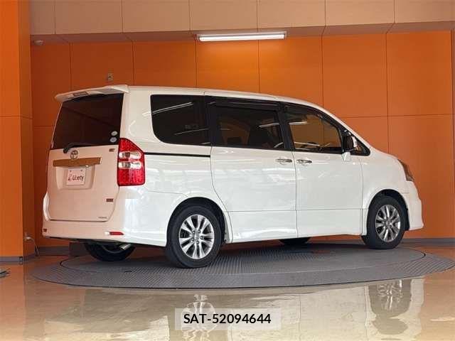 Toyota NOAH 2012-05 8367725-8