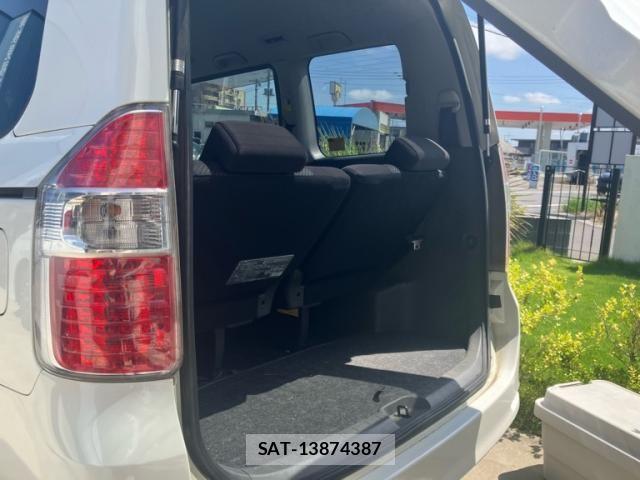 Toyota NOAH 2009-08 8371970-11