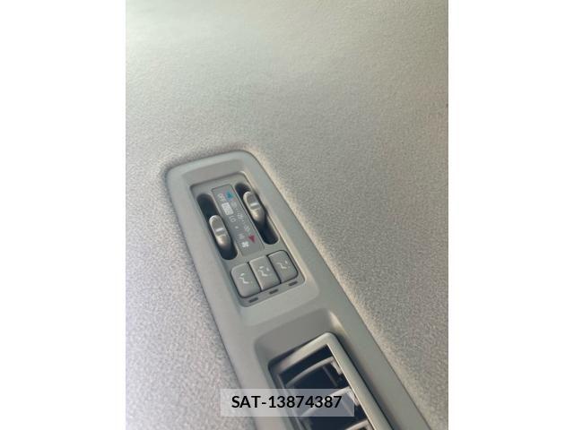 Toyota NOAH 2009-08 8371970-17