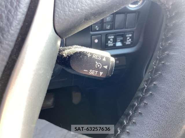 Toyota NOAH 2019-04 8371965-9