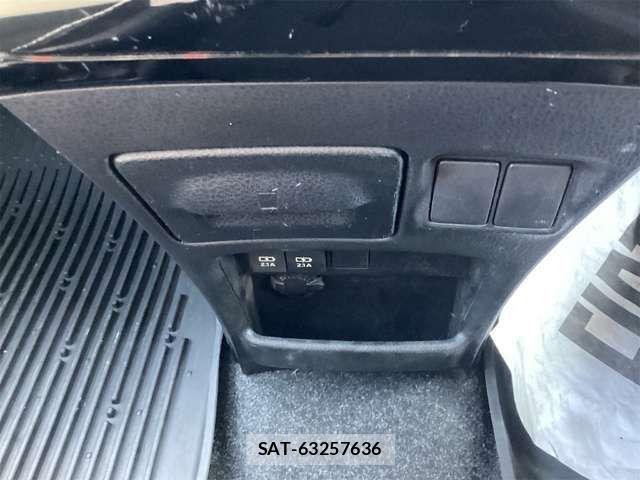 Toyota NOAH 2019-04 8371965-6