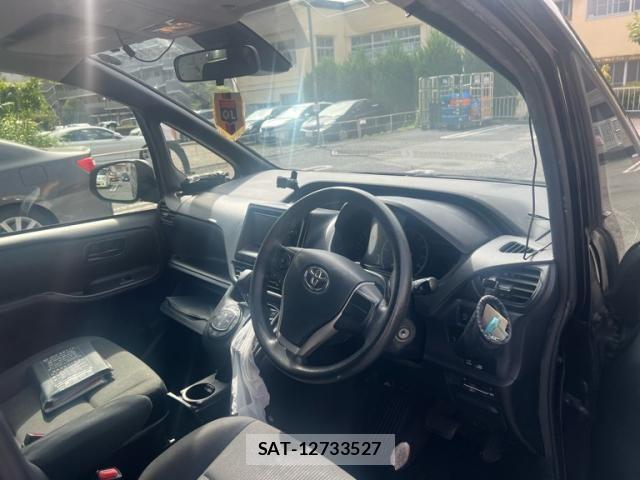 Toyota NOAH 2016-06 8371967-9