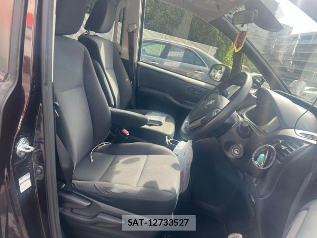 Toyota NOAH 2016-06 8371967-10