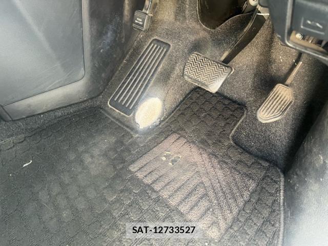 Toyota NOAH 2016-06 8371967-11