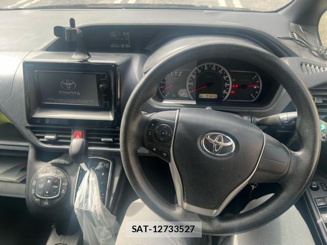 Toyota NOAH 2016-06 8371967-12