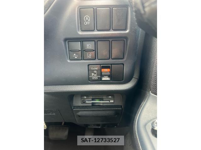 Toyota NOAH 2016-06 8371967-14