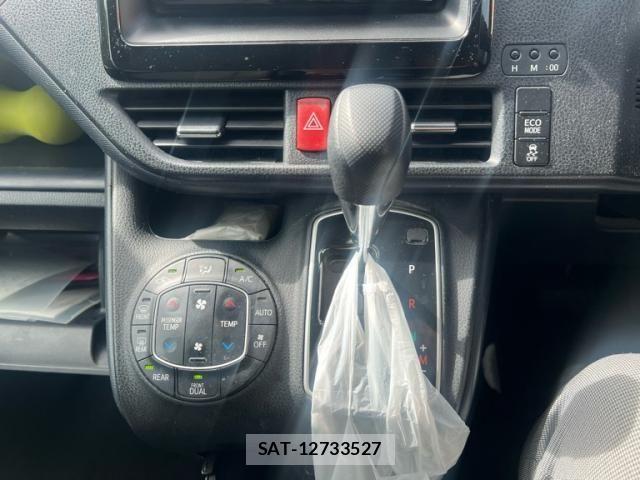 Toyota NOAH 2016-06 8371967-18