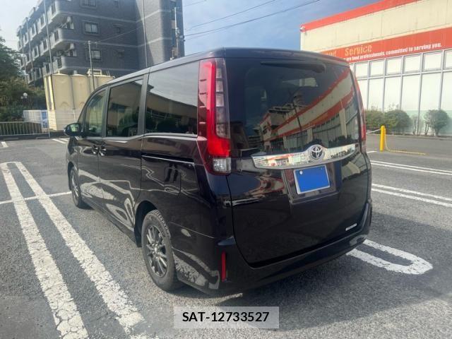Toyota NOAH 2016-06 8371967-3