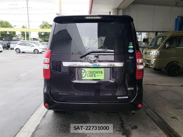 Toyota NOAH 2013-01 8371966-9