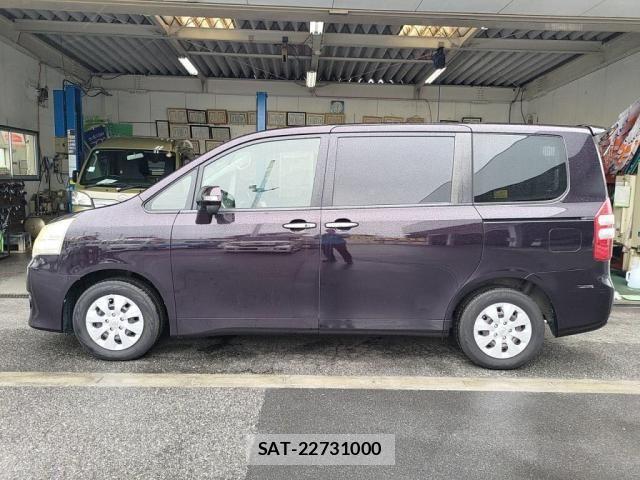 Toyota NOAH 2013-01 8371966-11