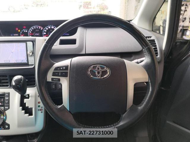 Toyota NOAH 2013-01 8371966-19