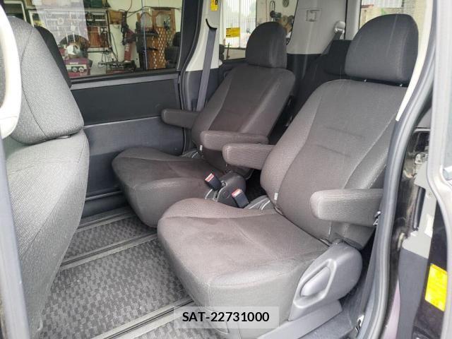 Toyota NOAH 2013-01 8371966-22