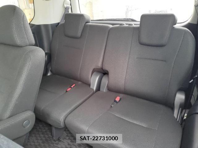 Toyota NOAH 2013-01 8371966-23