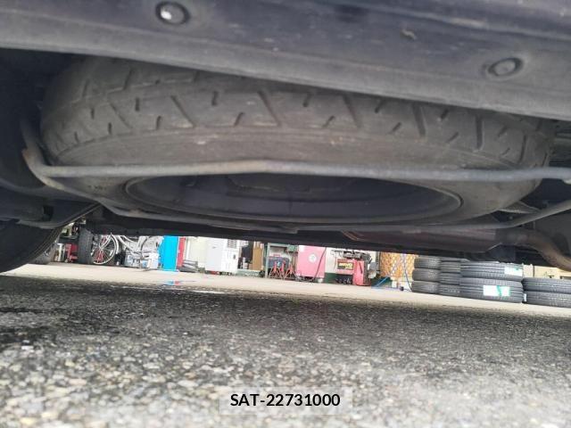 Toyota NOAH 2013-01 8371966-27