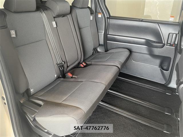 Toyota NOAH 2023-06 8371964-25