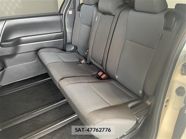 Toyota NOAH 2023-06 8371964-27
