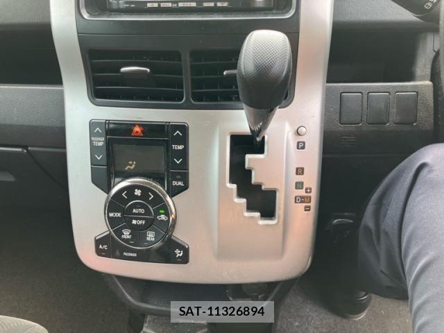 Toyota NOAH 2010-11 8414002-10