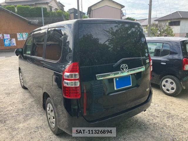 Toyota NOAH 2010-11 8414002-1