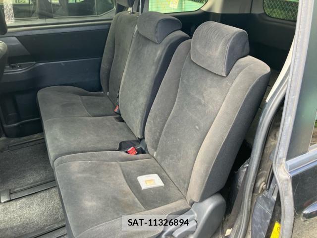 Toyota NOAH 2010-11 8414002-4