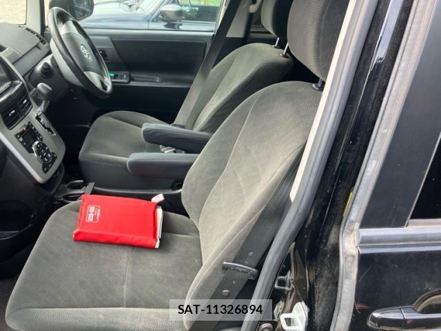 Toyota NOAH 2010-11 8414002-6