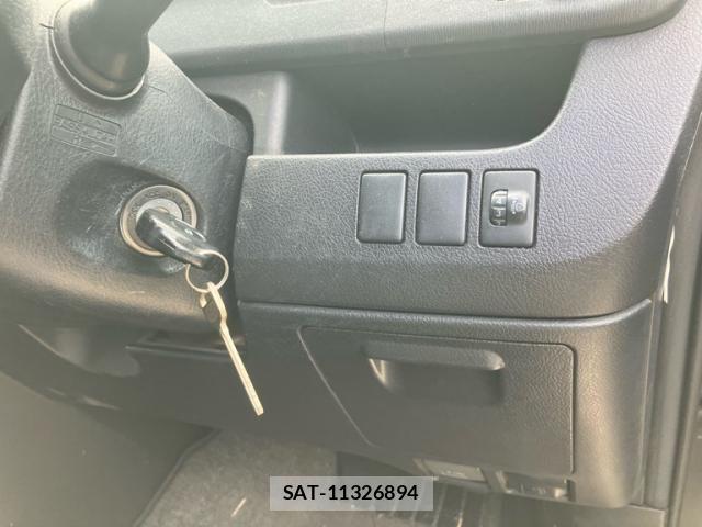 Toyota NOAH 2010-11 8414002-8