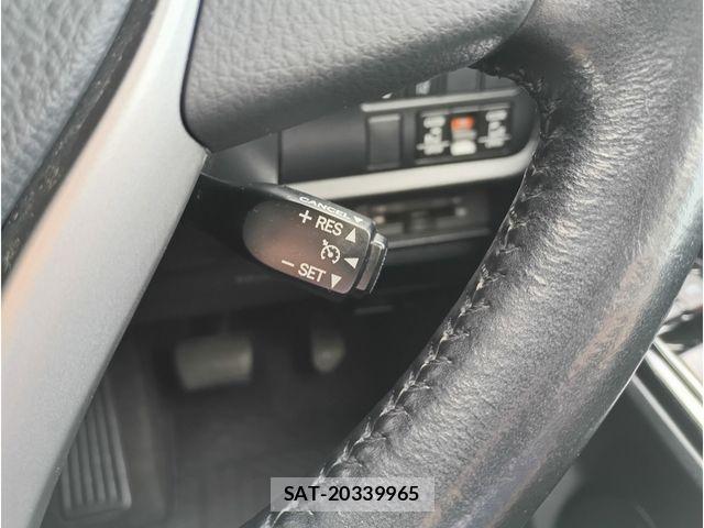 Toyota NOAH 2017-08 8413990-10