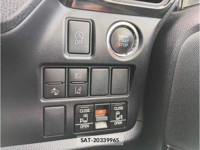 Toyota NOAH 2017-08 8413990-11