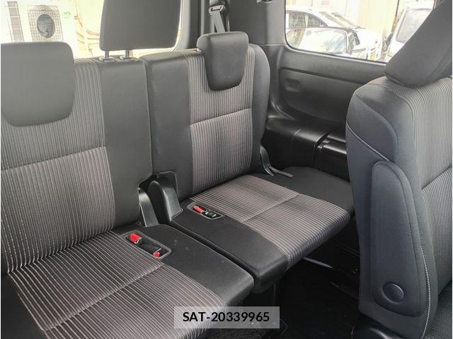 Toyota NOAH 2017-08 8413990-13