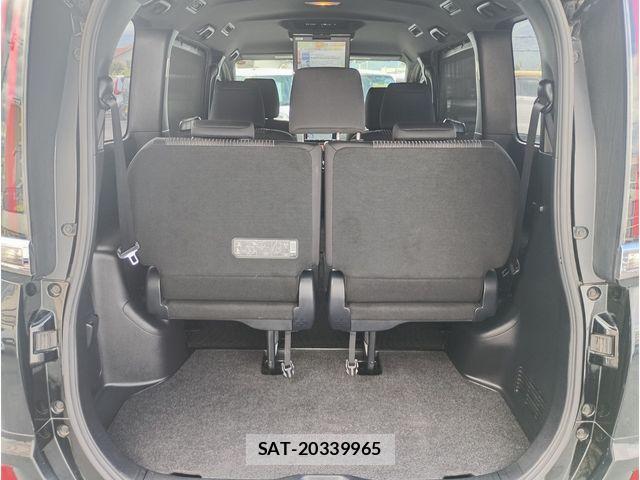 Toyota NOAH 2017-08 8413990-14