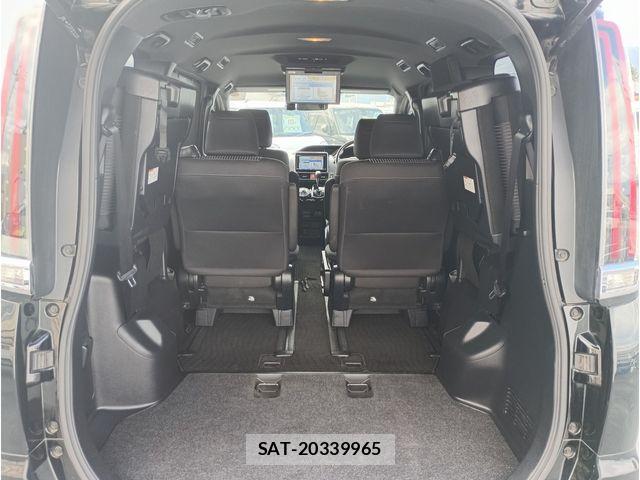Toyota NOAH 2017-08 8413990-15