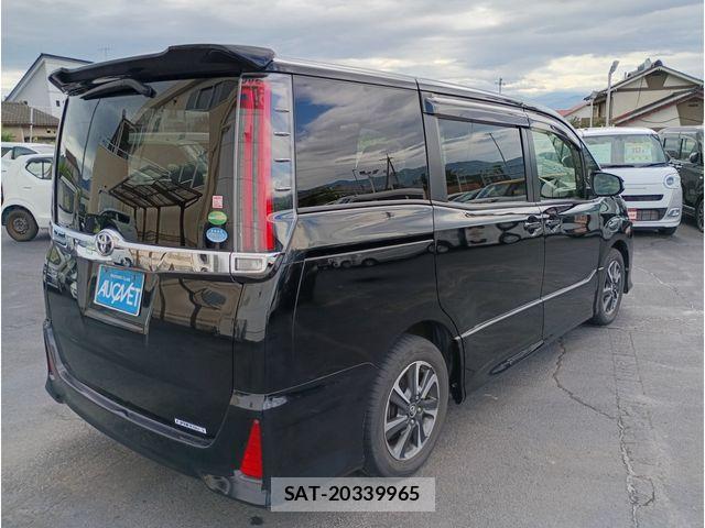 Toyota NOAH 2017-08 8413990-3