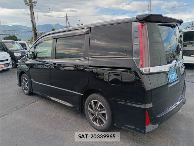 Toyota NOAH 2017-08 8413990-5