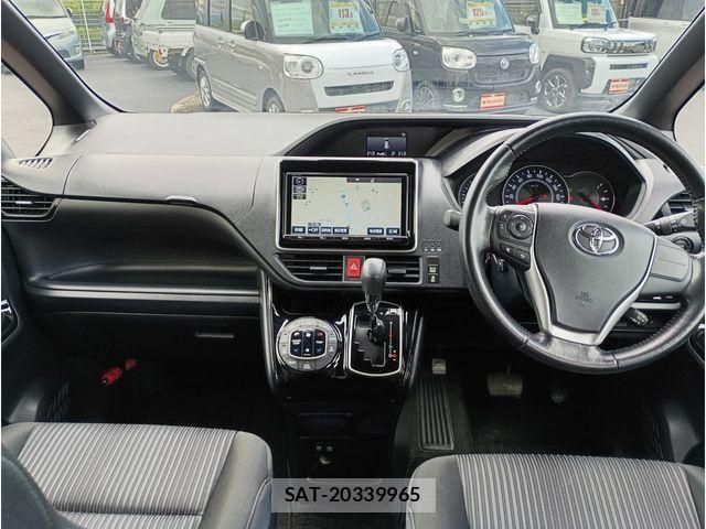Toyota NOAH 2017-08 8413990-6