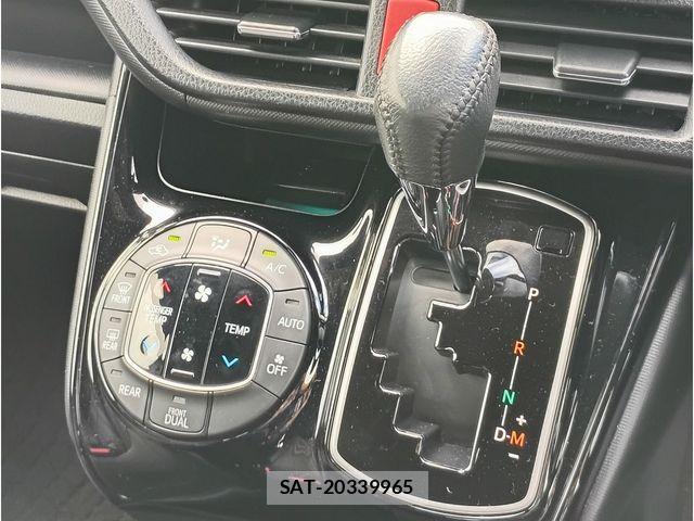 Toyota NOAH 2017-08 8413990-8