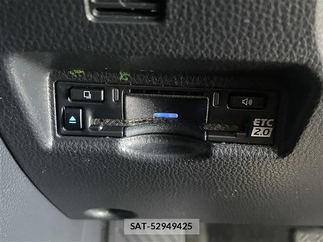 Toyota NOAH 2023-12 8413981-17