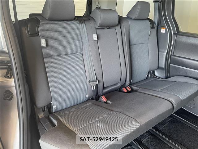 Toyota NOAH 2023-12 8413981-24
