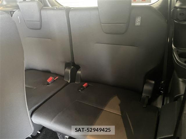 Toyota NOAH 2023-12 8413981-28
