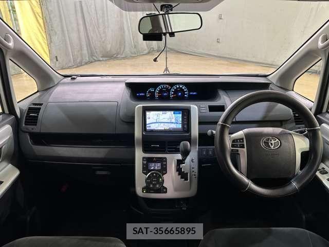Toyota NOAH 2011-12 8413994-16