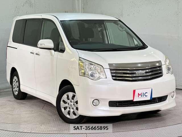 Toyota NOAH 2011-12 8413994-1