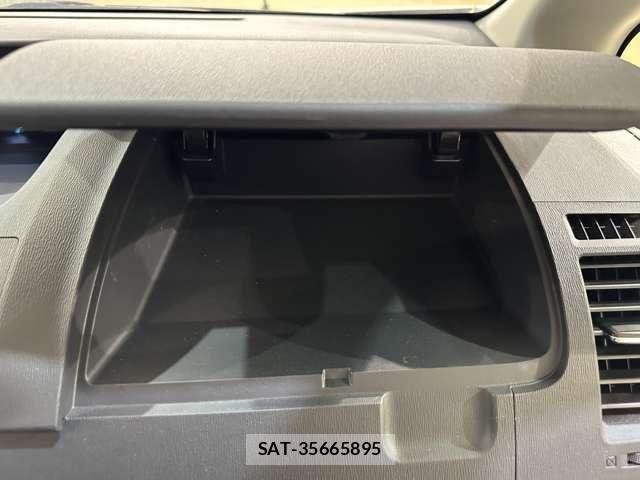 Toyota NOAH 2011-12 8413994-24