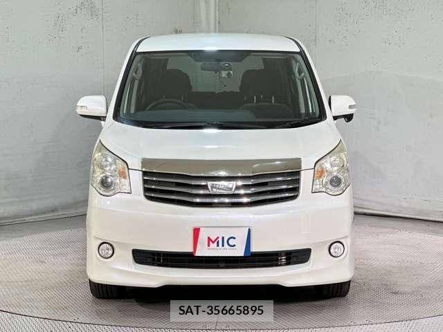 Toyota NOAH 2011-12 8413994-2