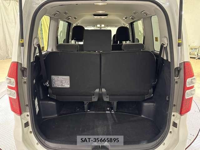 Toyota NOAH 2011-12 8413994-29