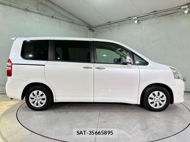 Toyota NOAH 2011-12 8413994-3