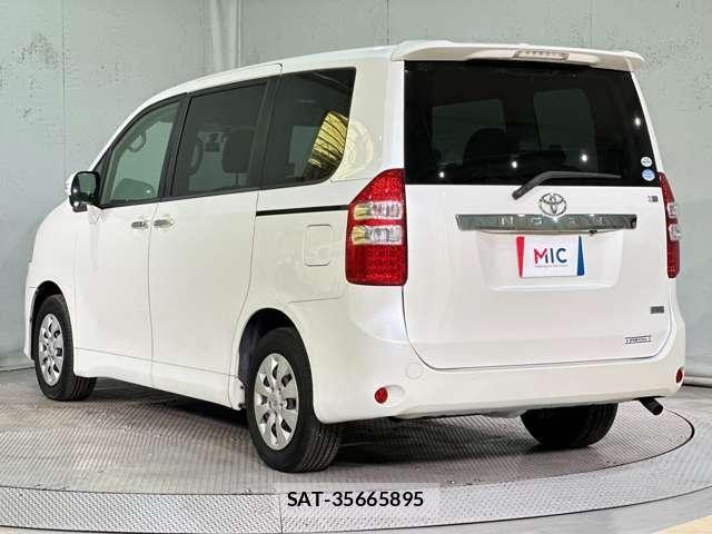 Toyota NOAH 2011-12 8413994-6
