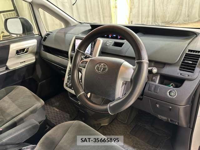 Toyota NOAH 2011-12 8413994-8