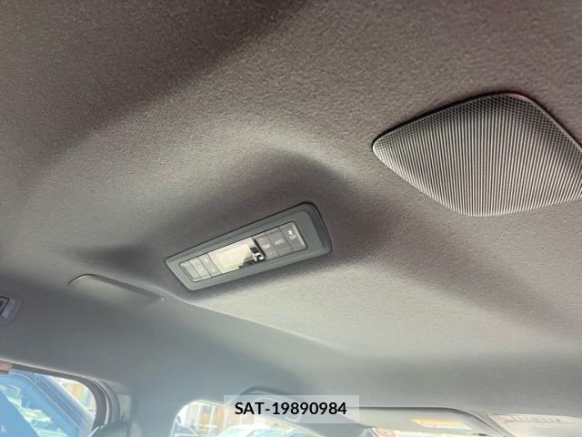 Toyota NOAH 2018-09 8413991-16